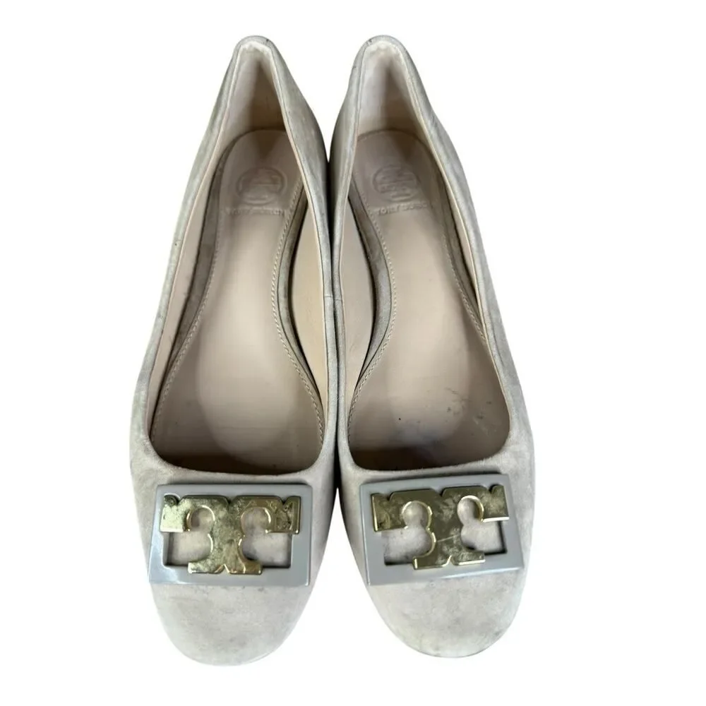 Tory Burch Gigi Suede Logo Block Heel Pumps Beige 6.5 Classic Minimalistic